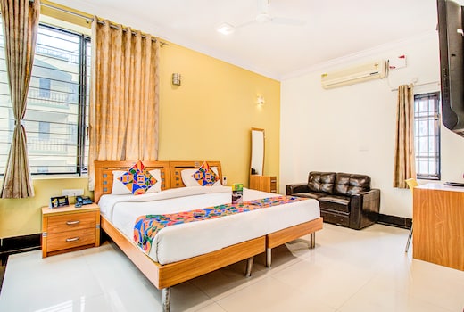 FabHotel Emara Grand
