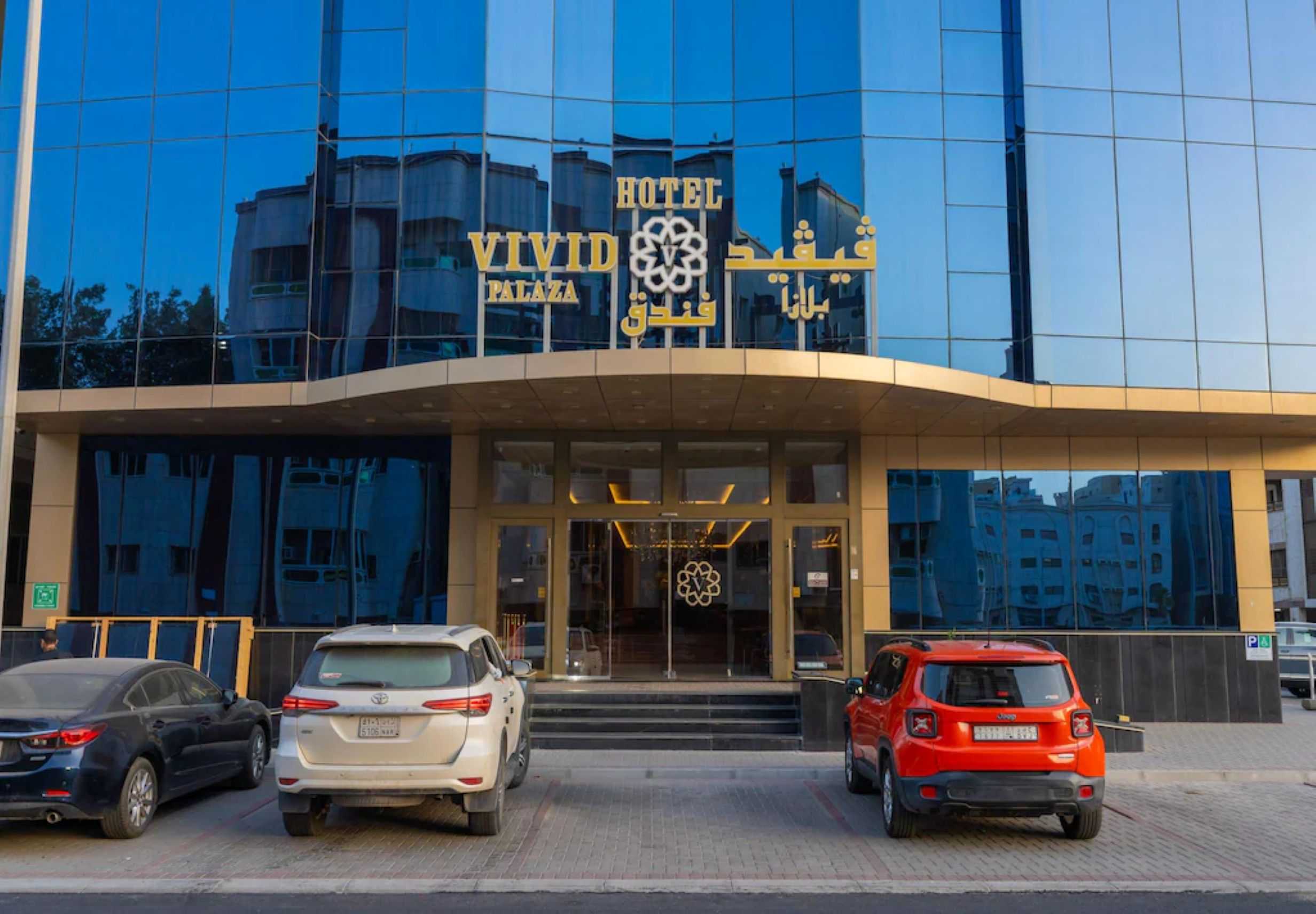 POP 710 Belvilla Alhamra Vivid Plaza Hotel - Tap to explore photos