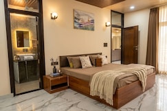 Green Palm Estate 5BR Private Pool Retreat, Jaipur