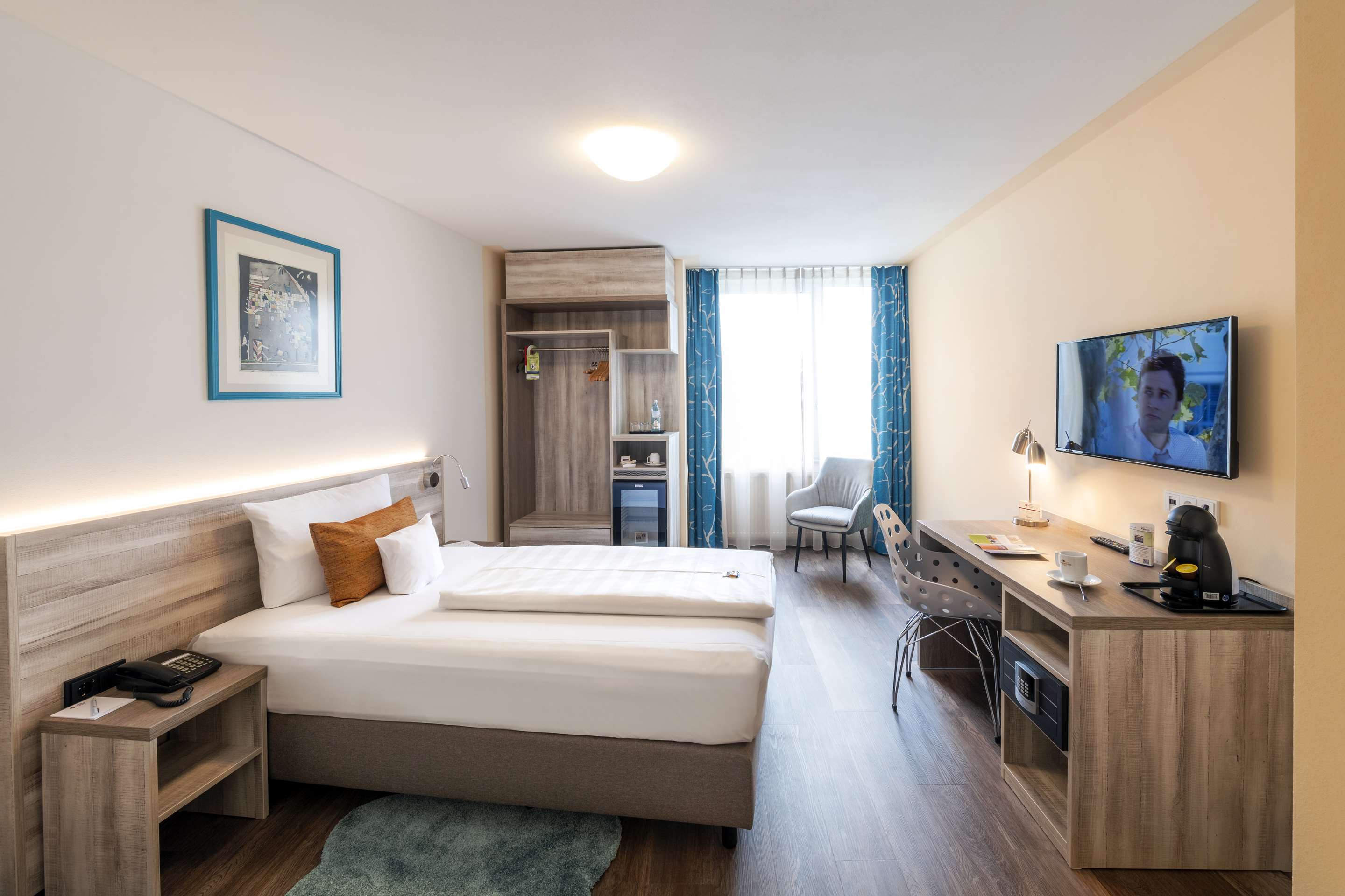 Best Western Plus Palatin Kongresshotel - Tap to explore photos