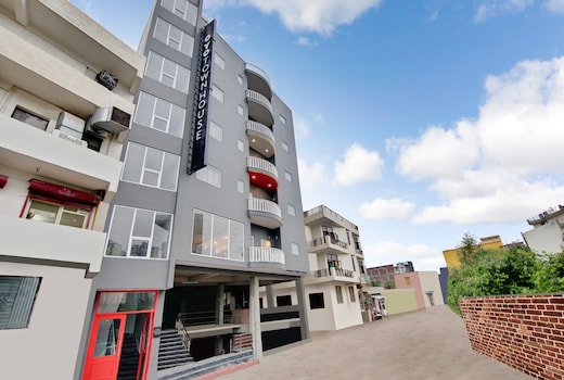 Townhouse Sector 49 Near Logix city centre