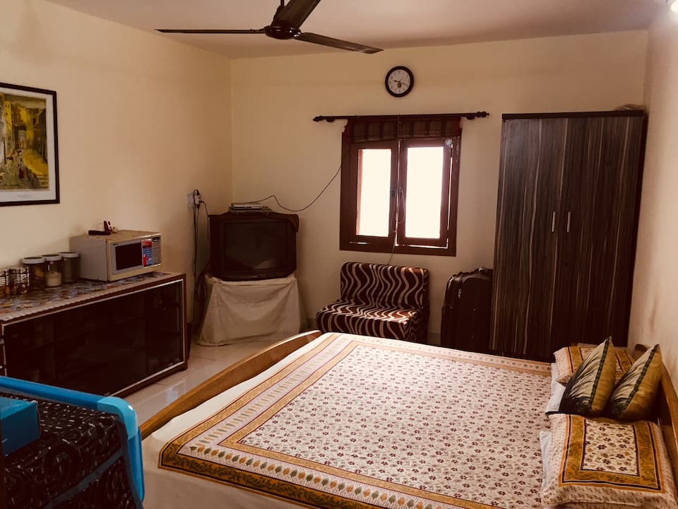 Zorba Floor apartment(park facing in GK) - Tap to explore photos