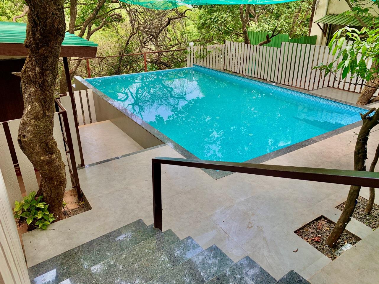 Honey Wood Holiday Homes | Rooms & Pool 2