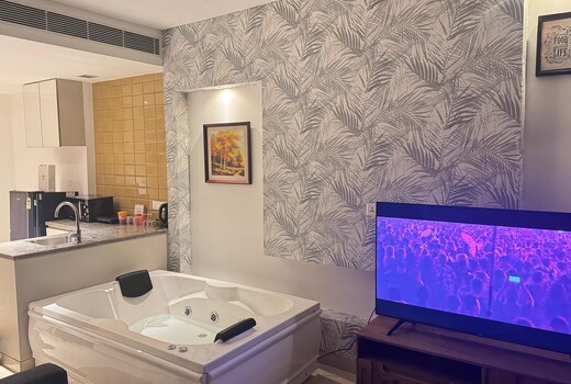 Studio with private jacuzzi