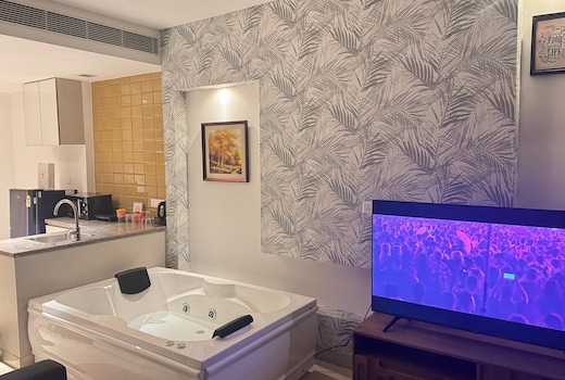 Studio with private jacuzzi