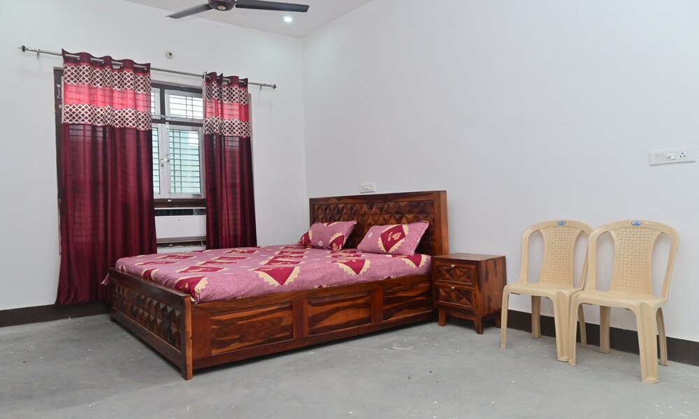 MANORAMA HOMESTAY - Tap to explore photos