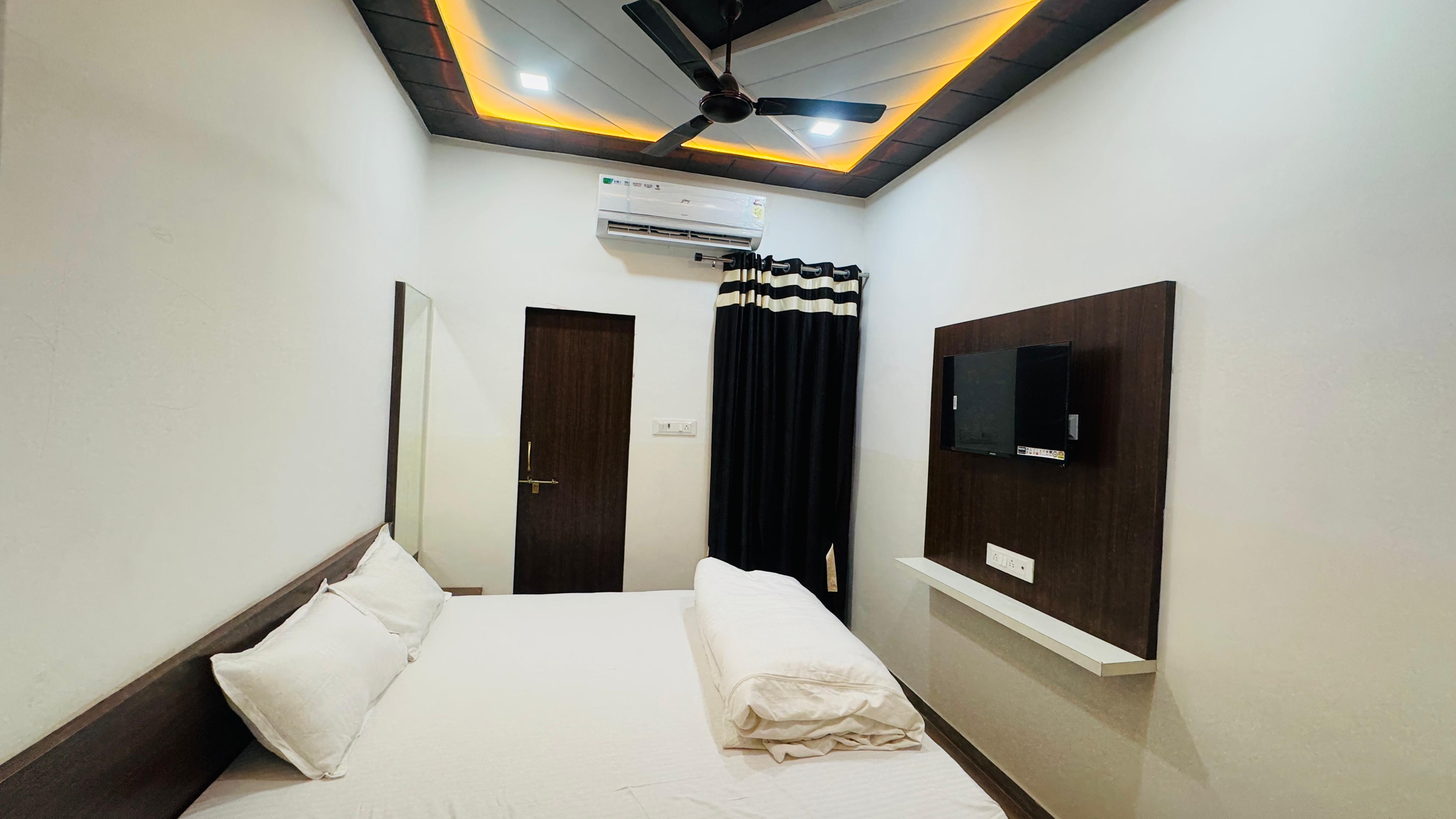 Saransh Resort - Tap to explore photos