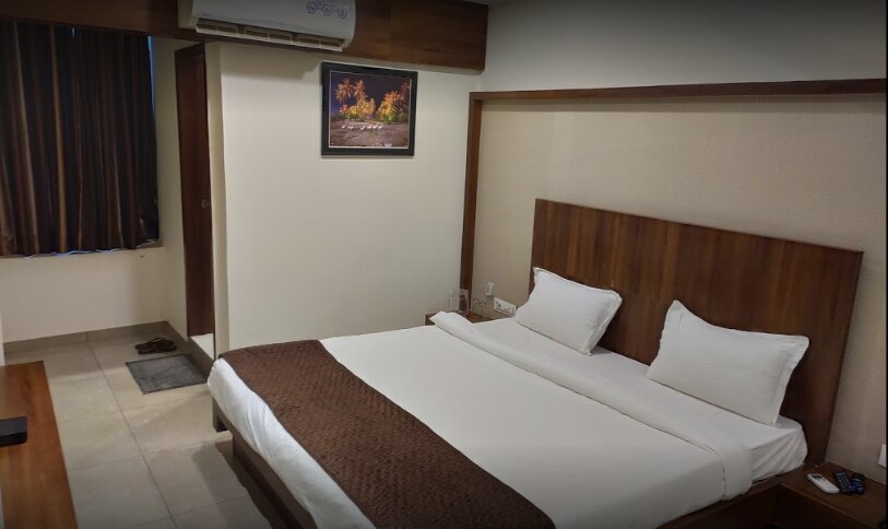 Hotel Bhuraa - Tap to explore photos