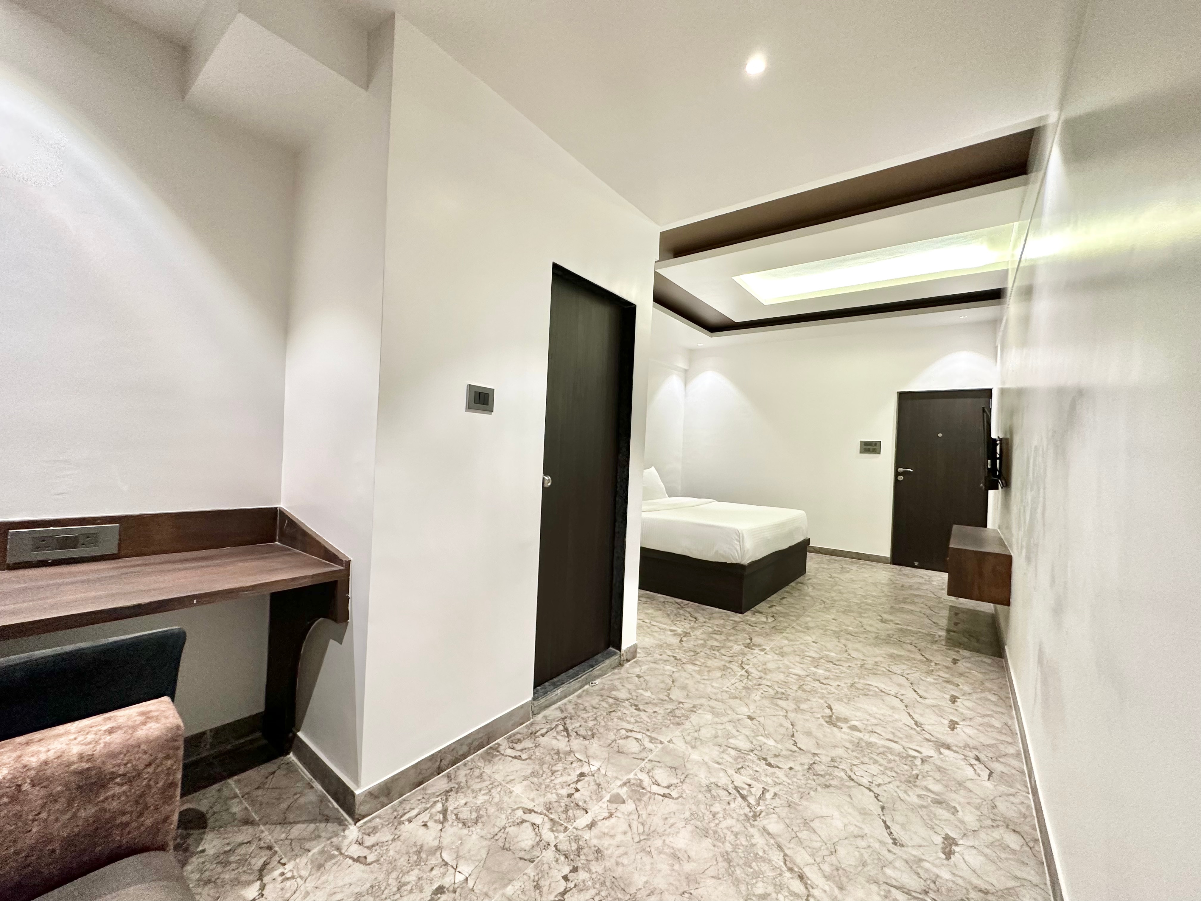 TAKHT - Executive Rooms & Suites - Tap to explore photos