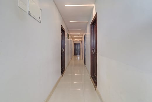 OYO 813095 Hotel Rise and Shine