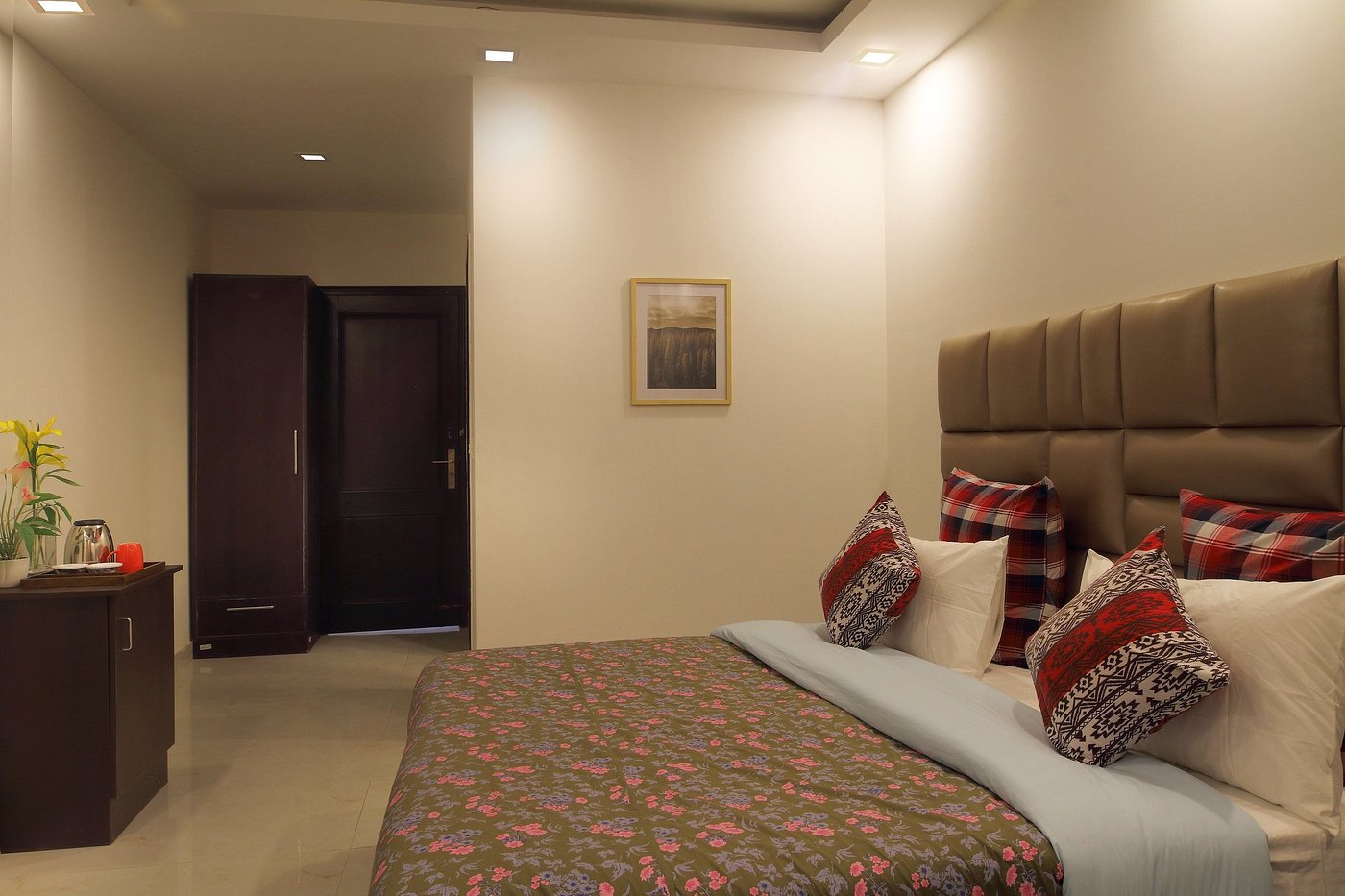 Park Luxury Studios | DLF Cyber City - Tap to explore photos