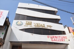 Hotel The Vedas, Moth