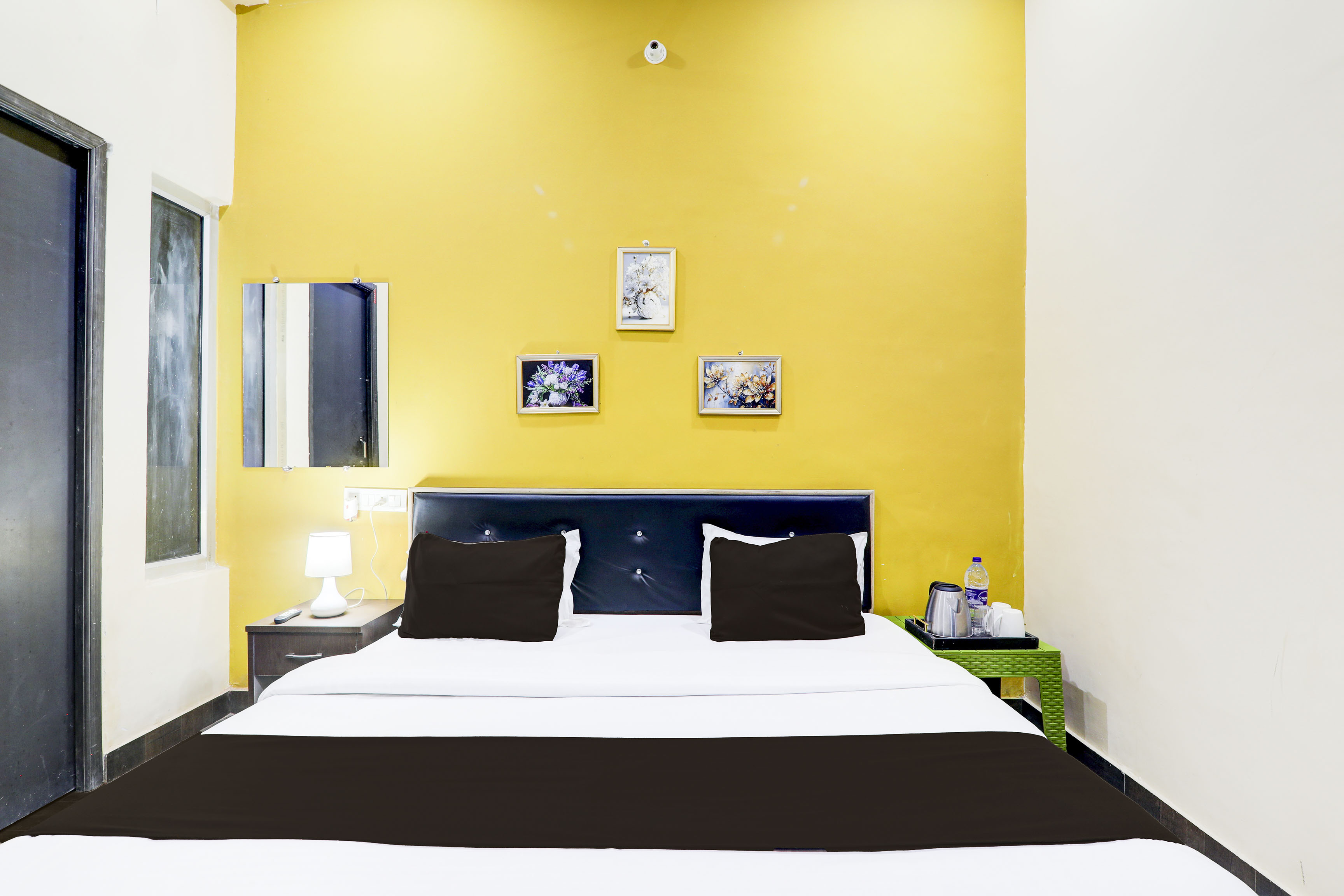Super Hotel O Arjun Ganj - Tap to explore photos
