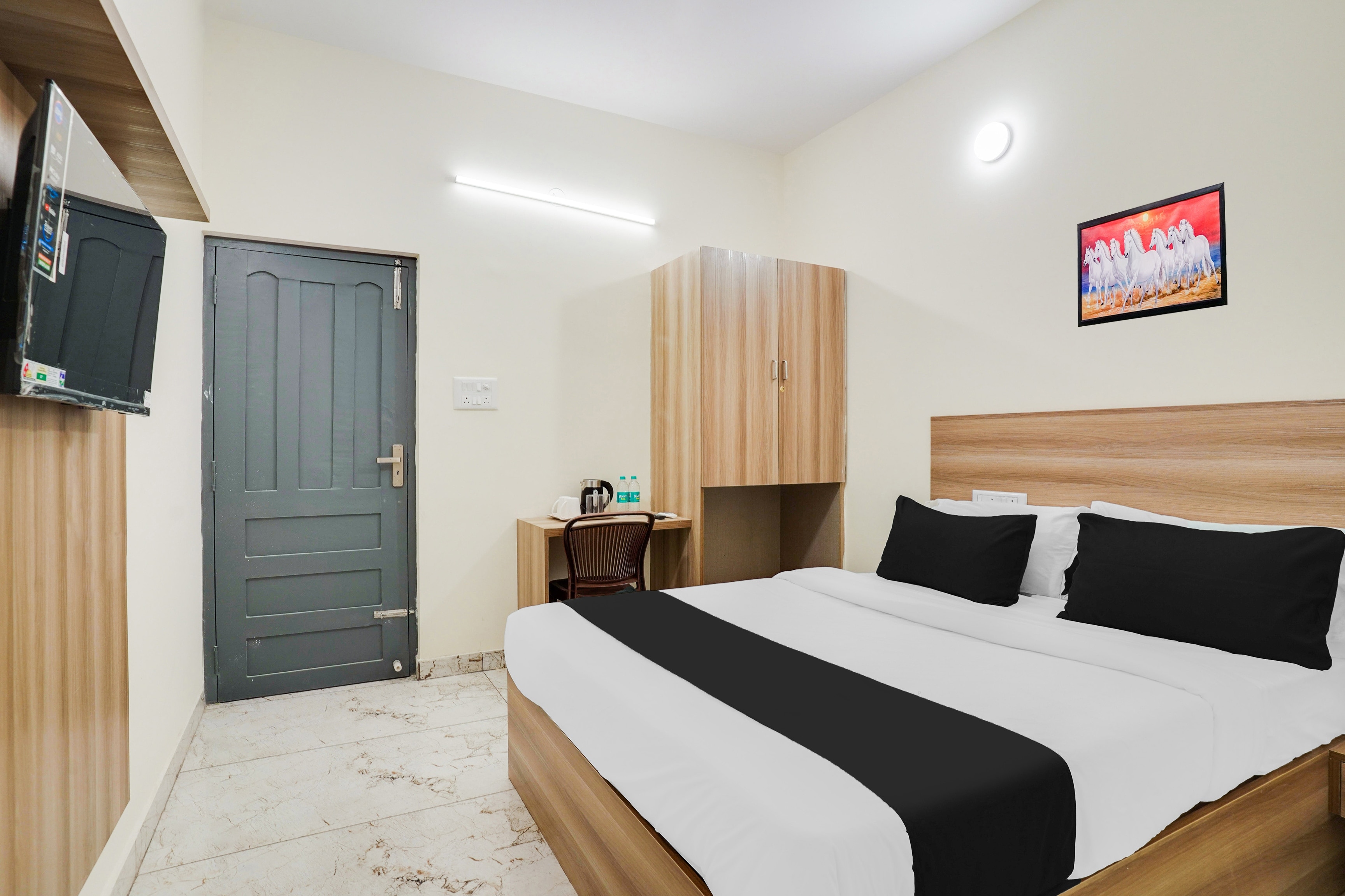Super Hotel O XOTEL Near HSR - Tap to explore photos