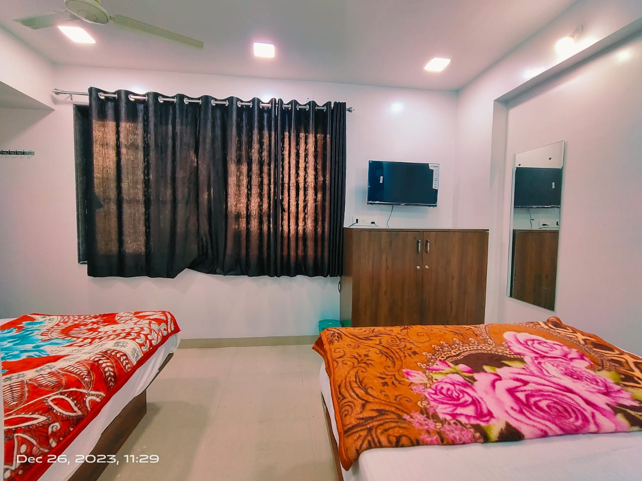 Amrit Guest House - Tap to explore photos