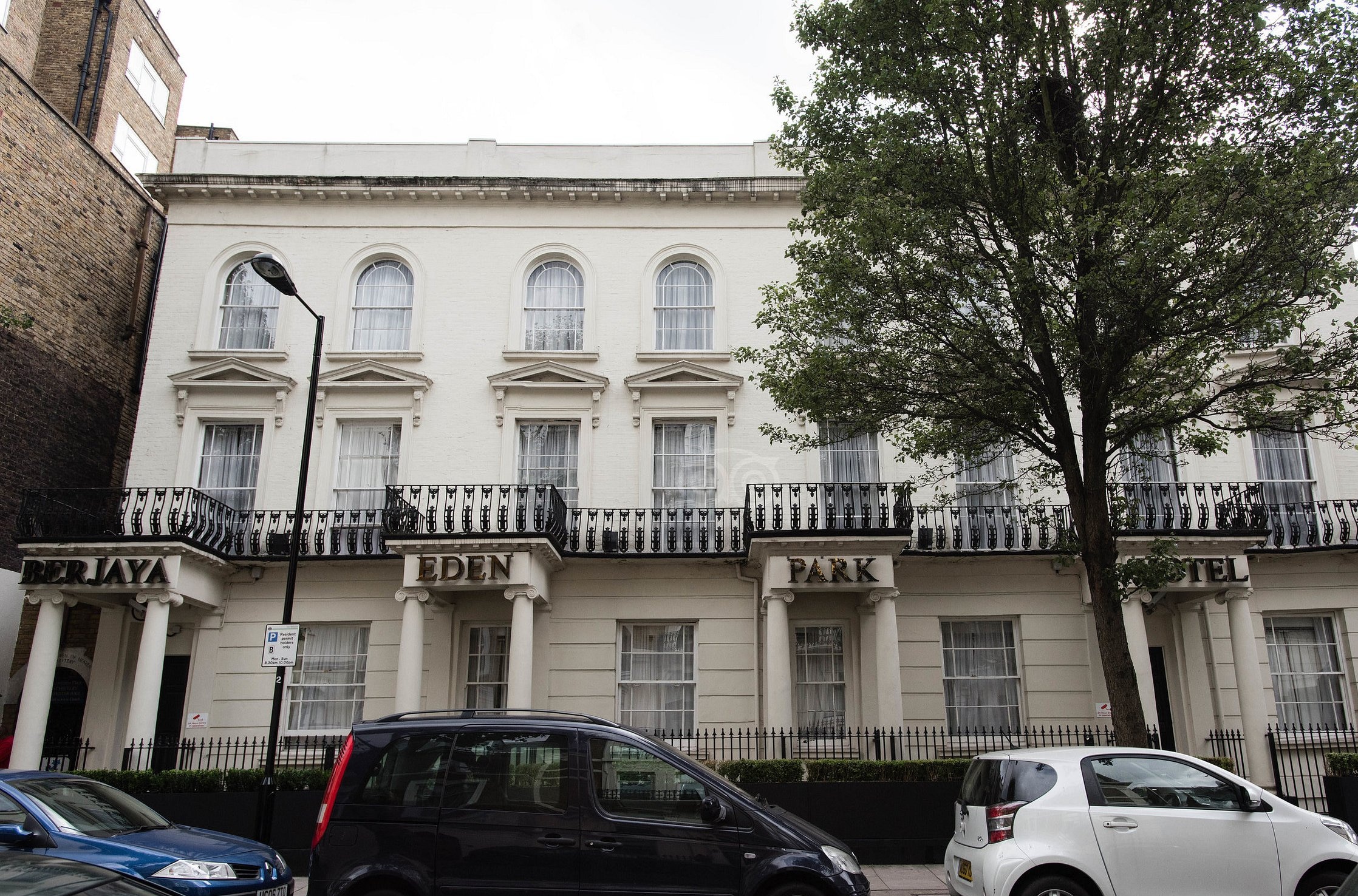 Berjaya Eden Park London Hotel - Tap to explore photos