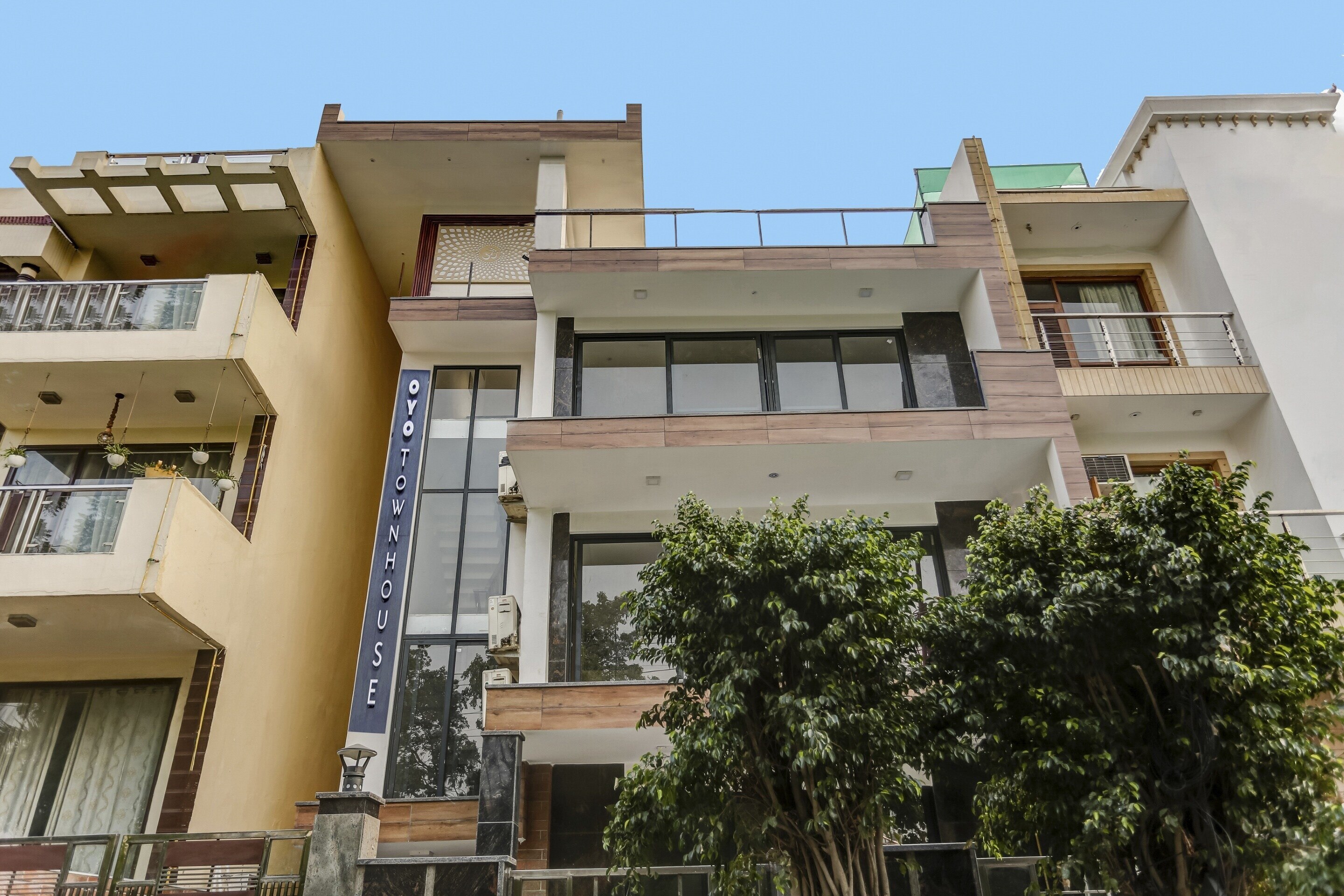 Townhouse Metro Inn Residency Near ISKCON Temple Noida - Tap to explore photos