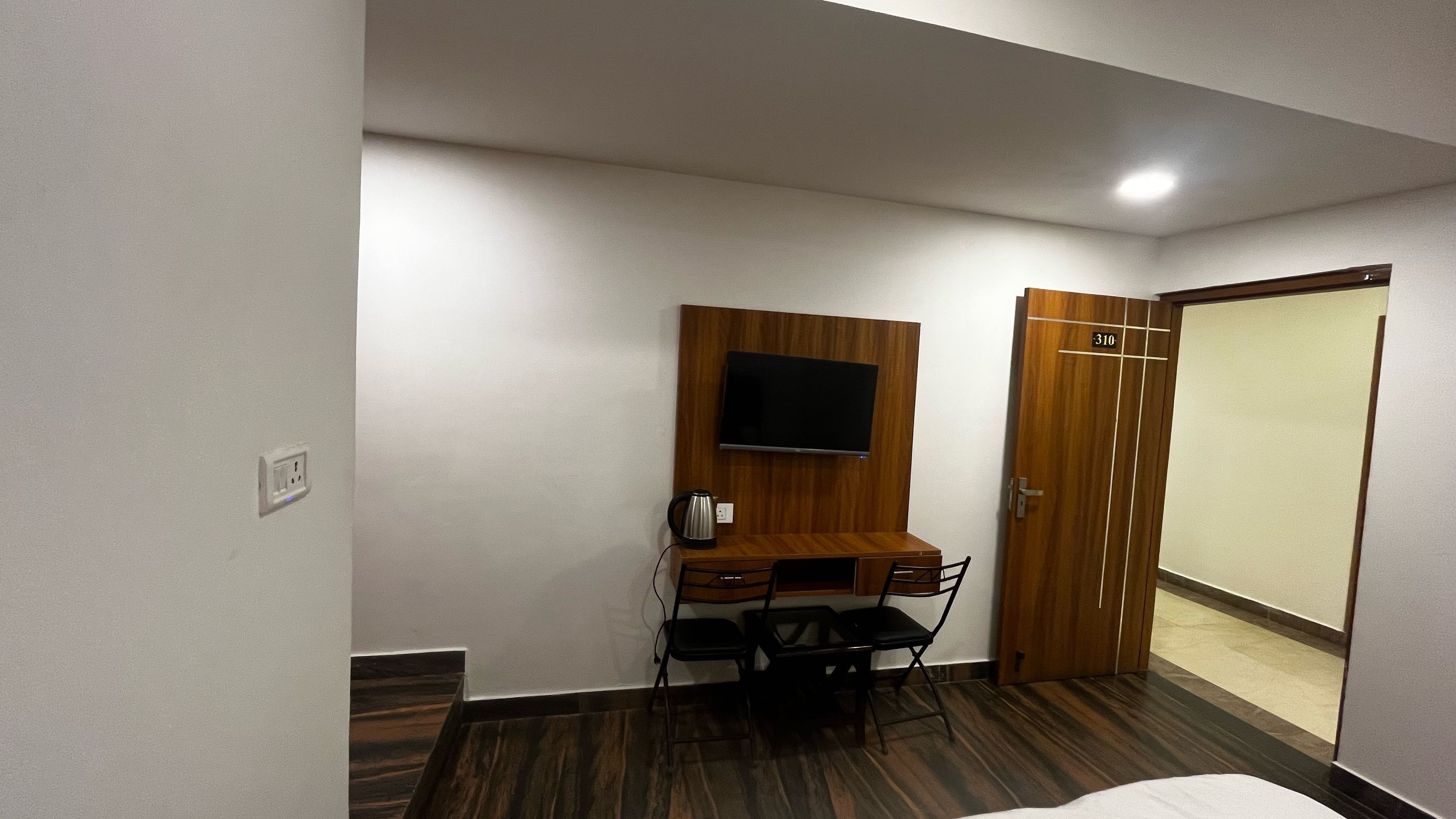 Hotel O Mathura Central Railway Junction Formerly Bhagwati Palace - Tap to explore photos
