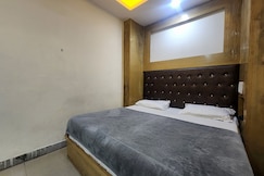 Oly Hotel Cottage Lord Krishna, Delhi