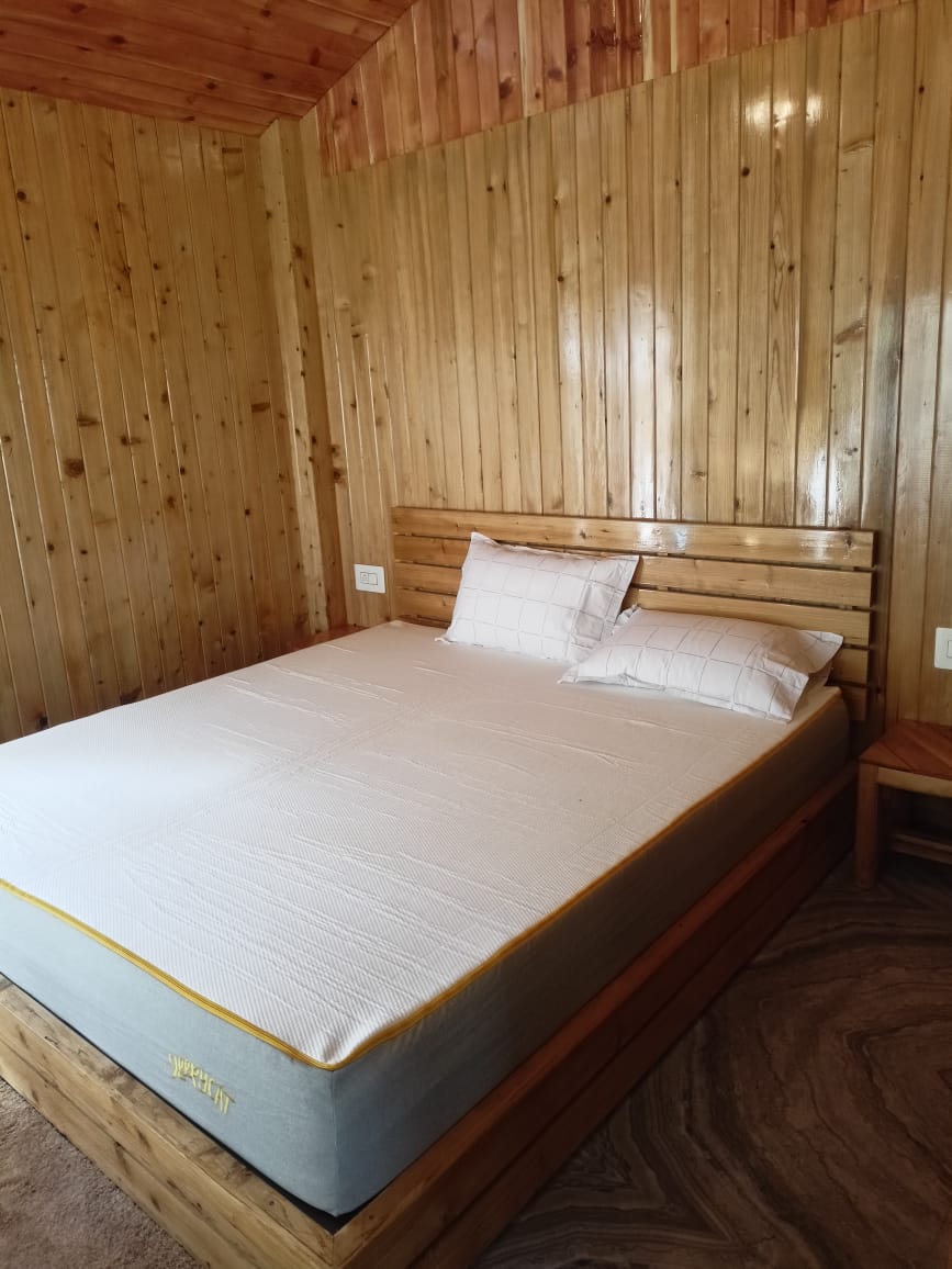 Hideway Holt Tiny Cabin - Tap to explore photos