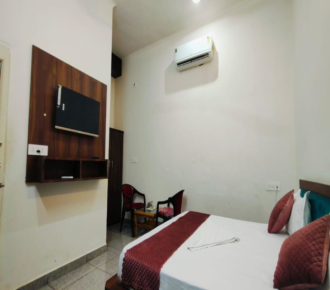 Hotel Moon Panipat - Tap to explore photos