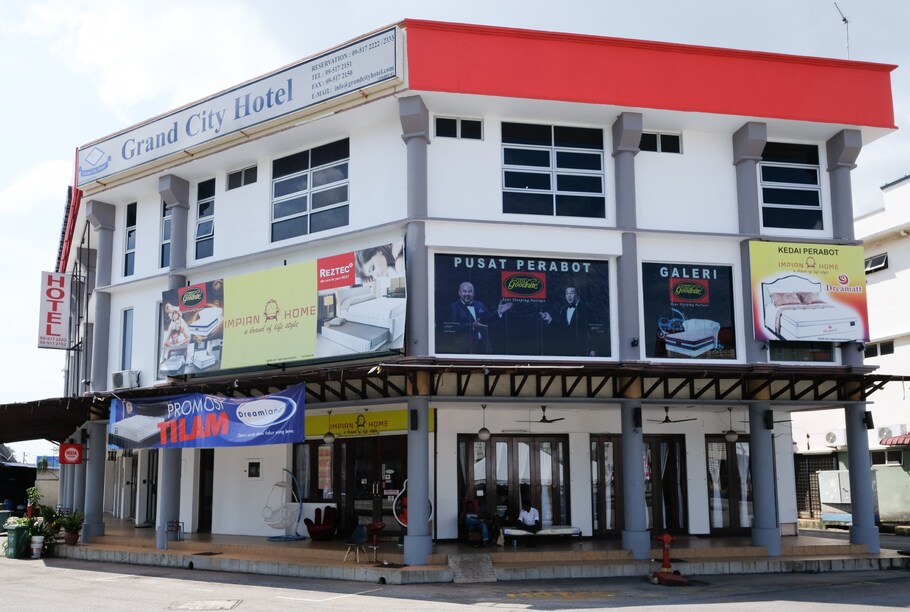 OYO 619 Grand City Hotel 2 Standard, Kuantan Start From INR 39 per