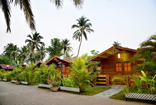 Majestic Beach Comforts-Beachfront