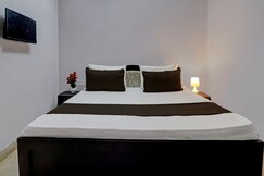 OYO 822781 Royal Paradise, Delhi