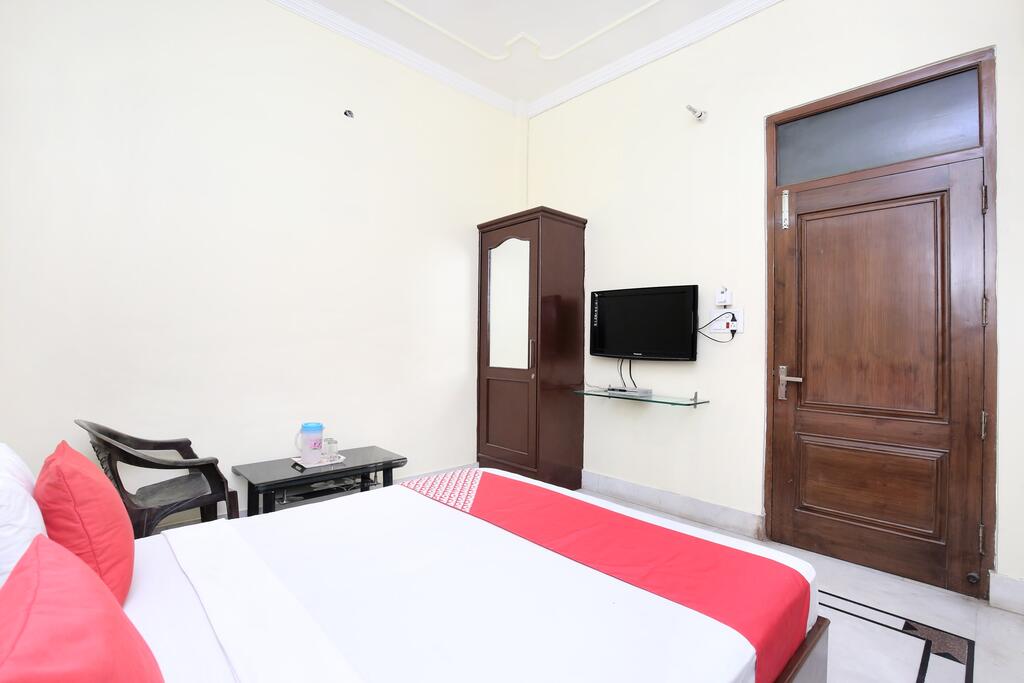 Hotel Dhingra Residency - Tap to explore photos
