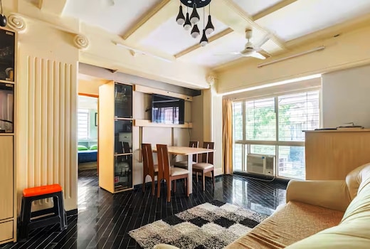 Cozy N Spacious 1Bhk off Carter Rd