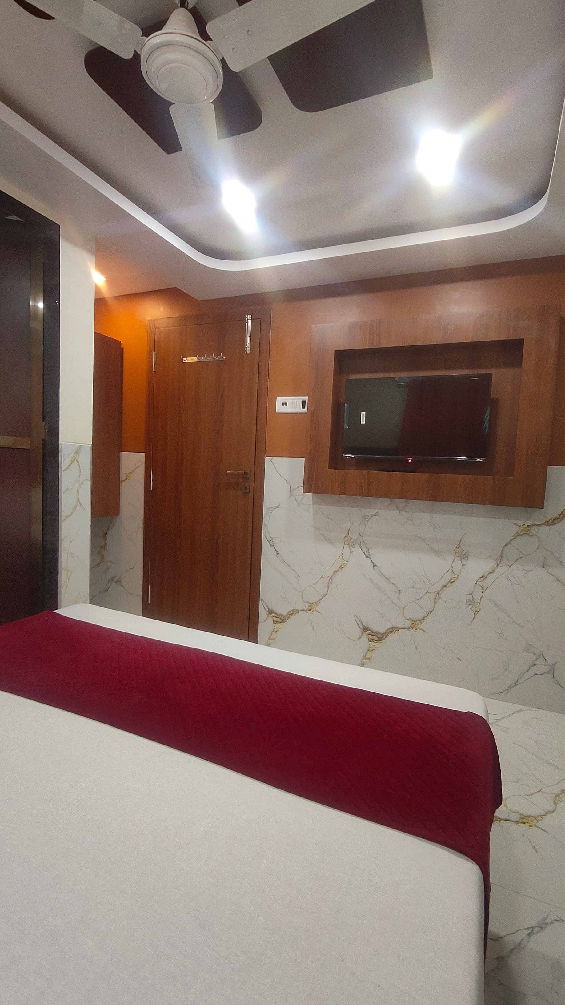 Hotel Samrat Palace 2 - Tap to explore photos