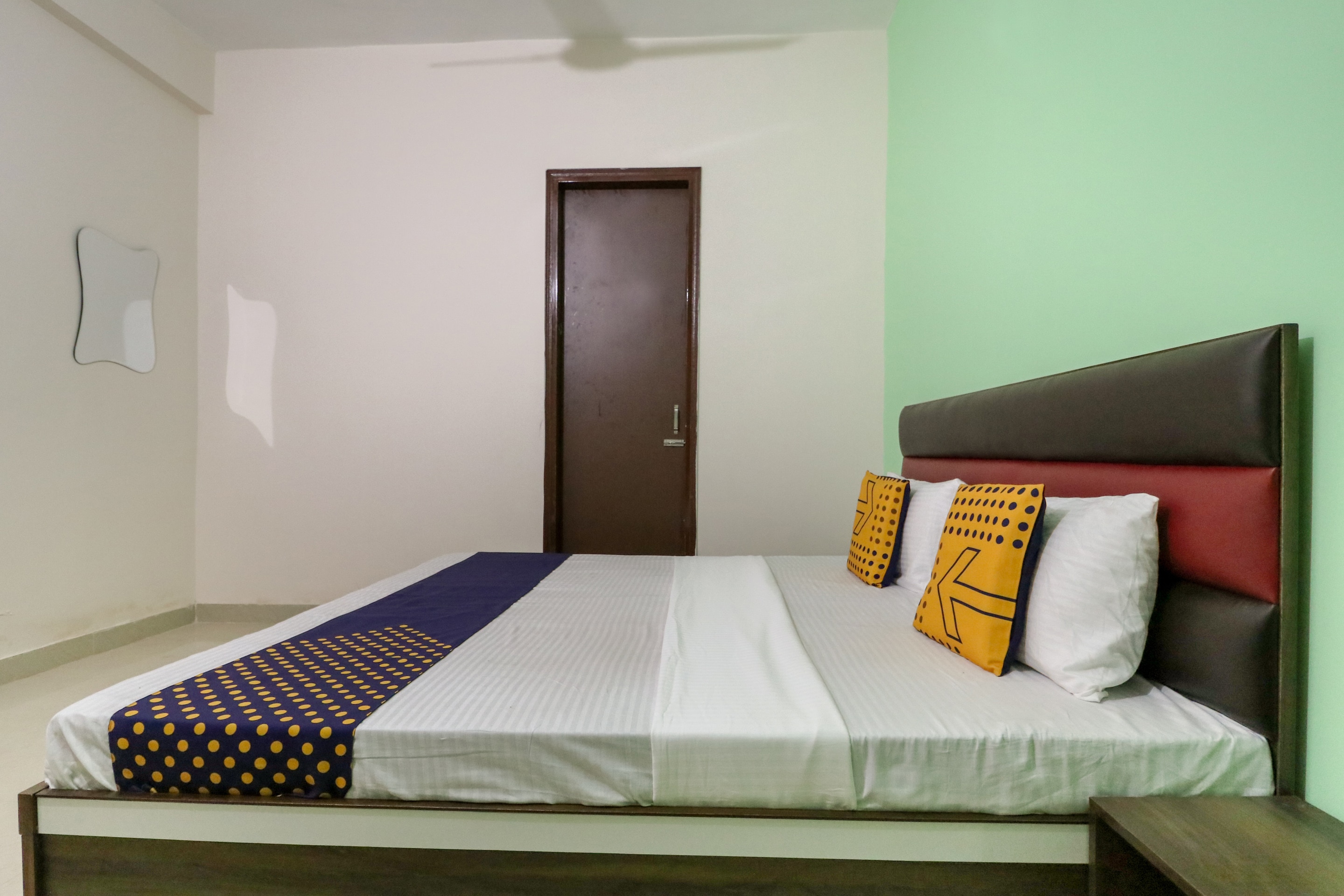 Hotel O kalra - Tap to explore photos