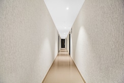 Super Townhouse Oak Hotel Lake View Royal Near Science City, Kolkata