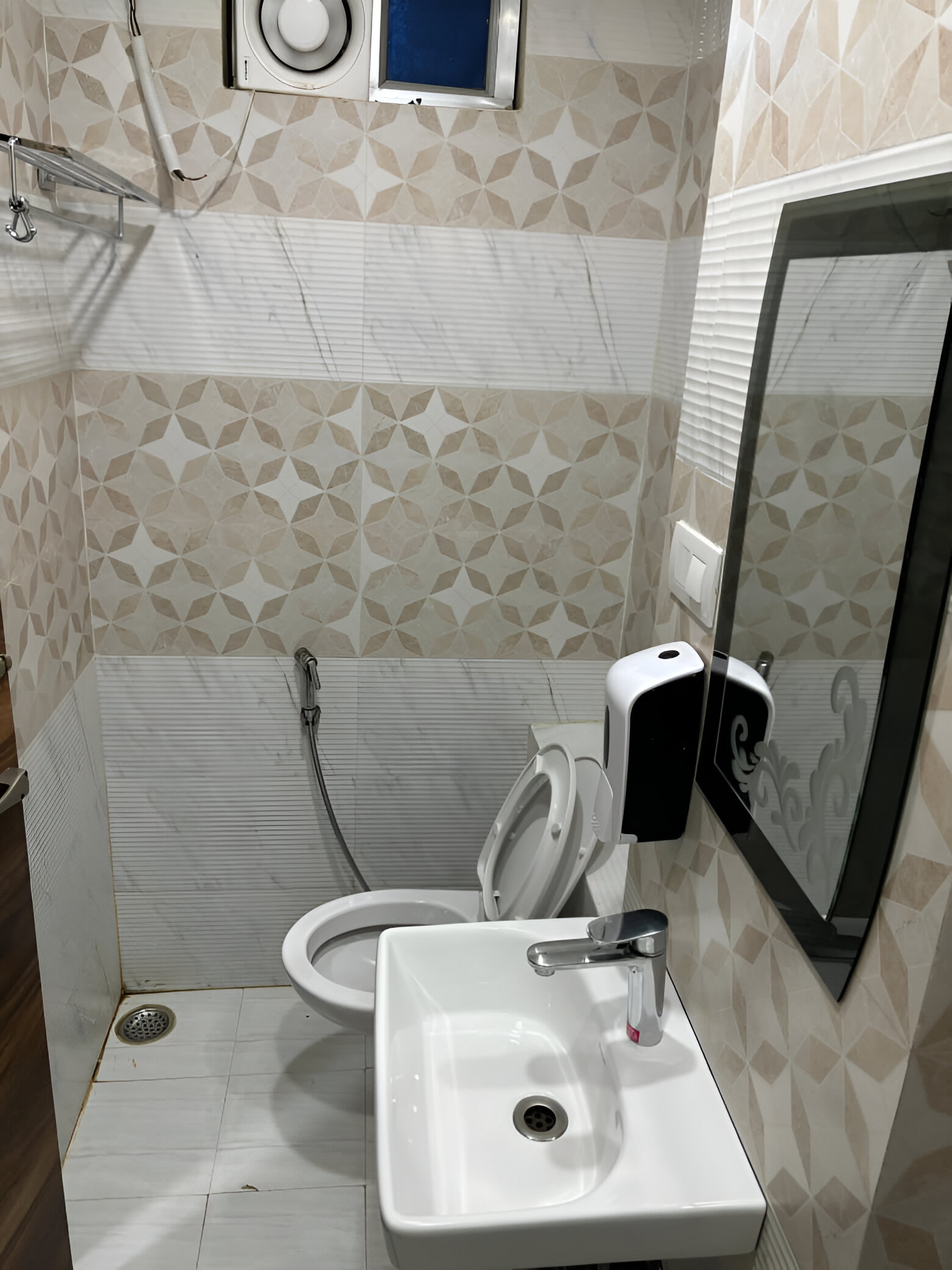 Hotel Shri Kunj Palace - Tap to explore photos