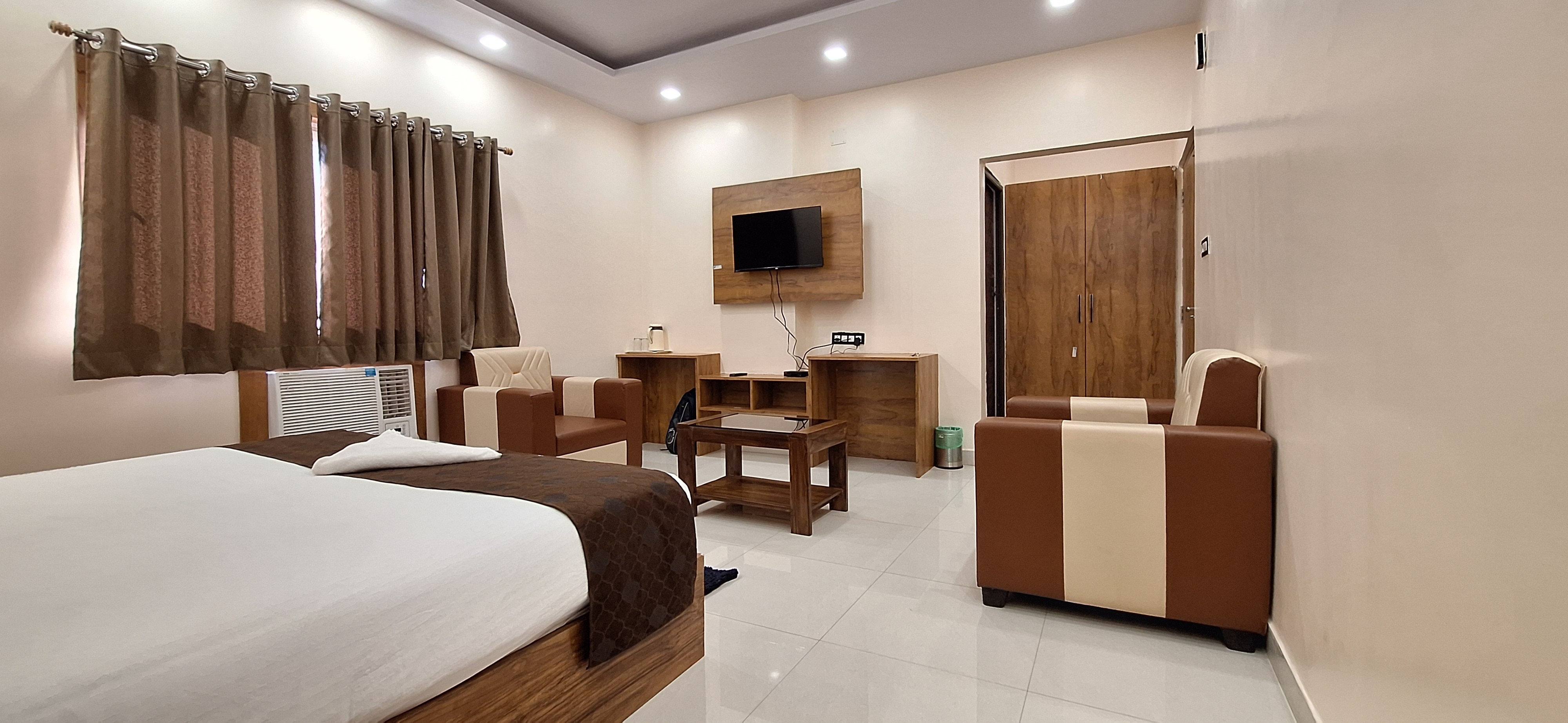 New Hotel Sun International - Tap to explore photos