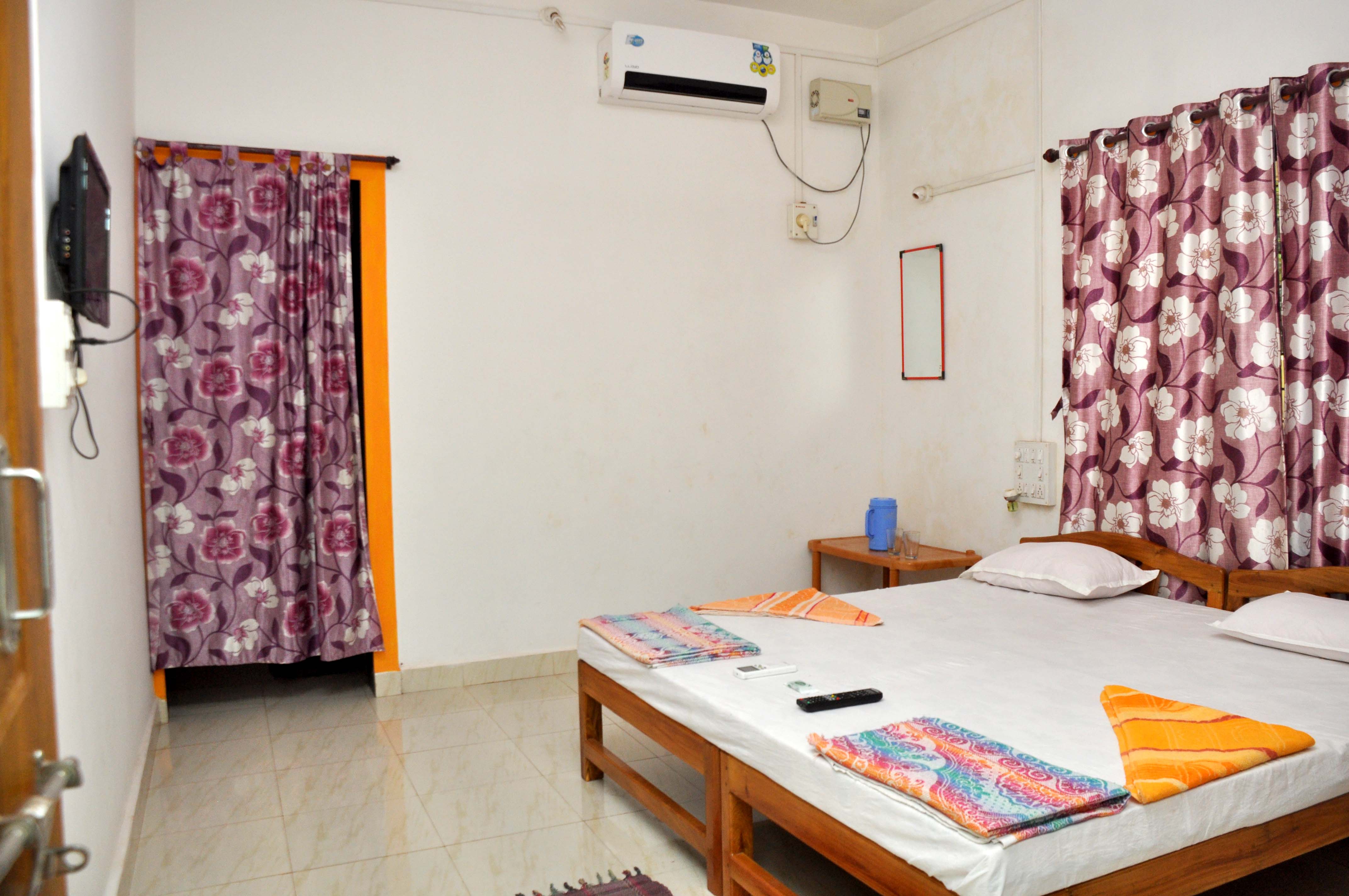 Mahapurush Nyahari Niwas | Rooms & Kitchen - Tap to explore photos
