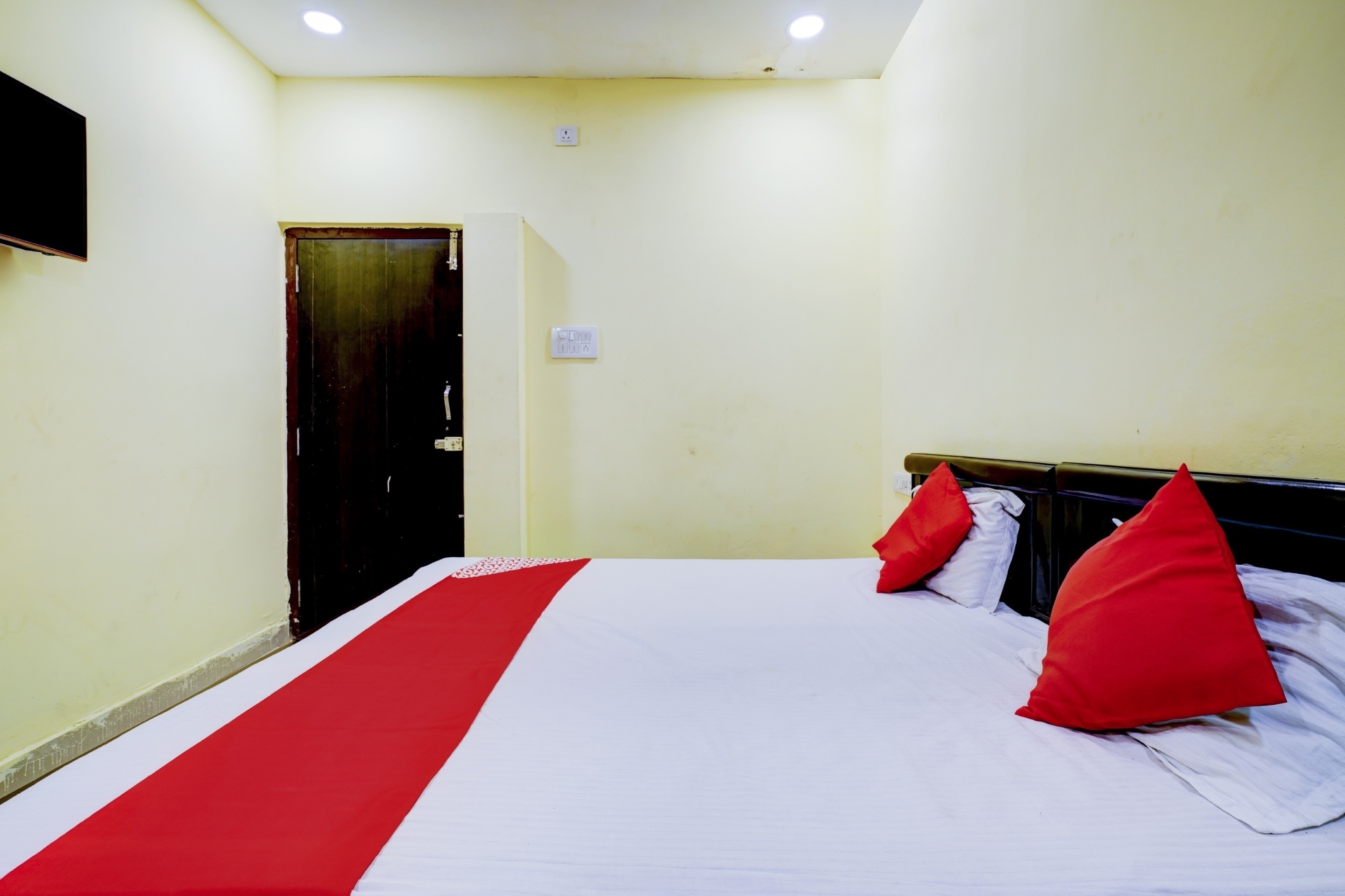 Hotel O Imperial Guest House - Tap to explore photos