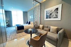 Quickstay Homes | Modern Studio Canal View, Dubai