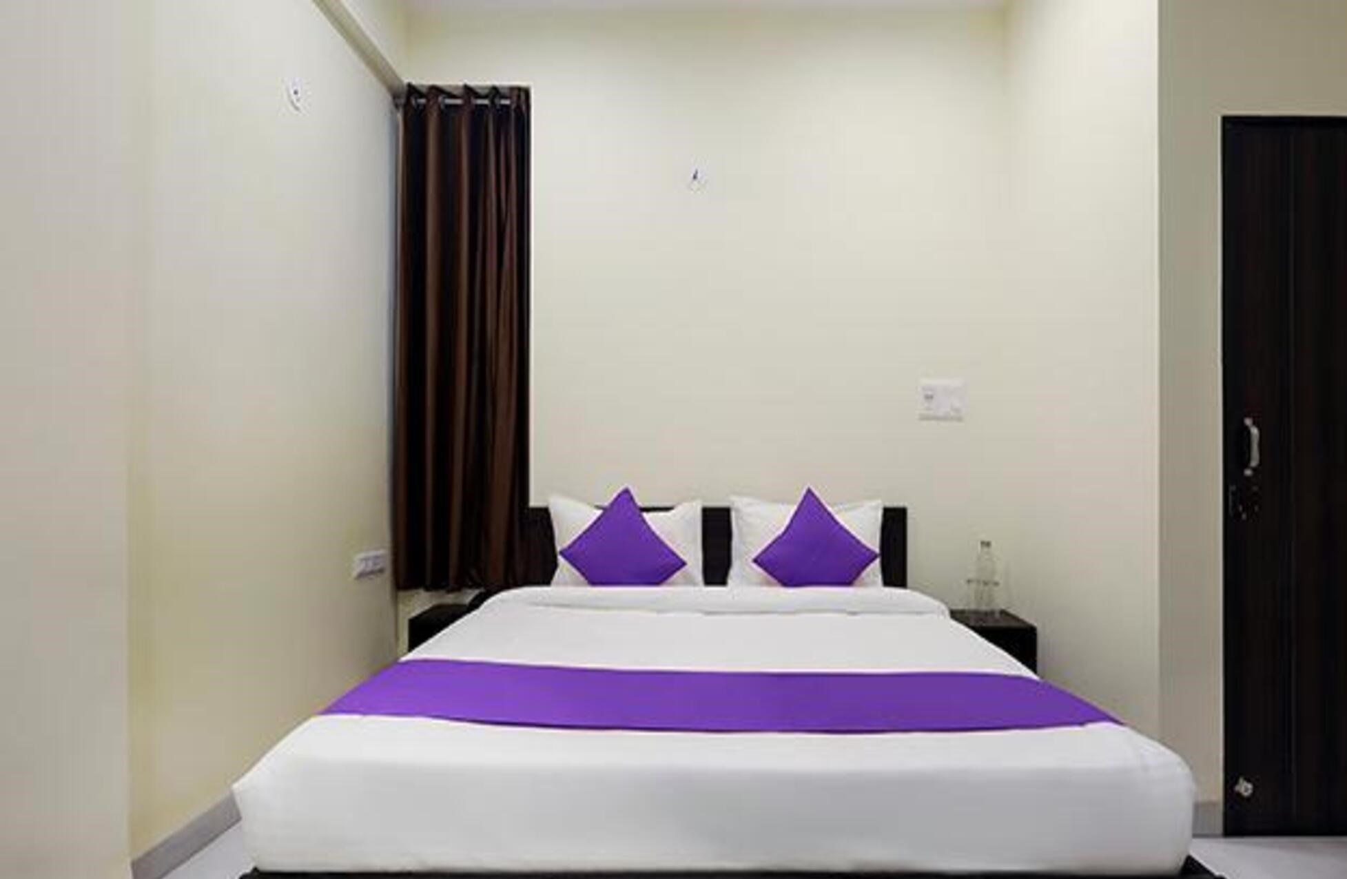 FabHotel Grand Stay Ambedkar Nagar - Tap to explore photos