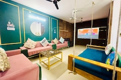 Instay 528 l 3BHK l 2BHK with Pvt. theatre screen, Gurgaon