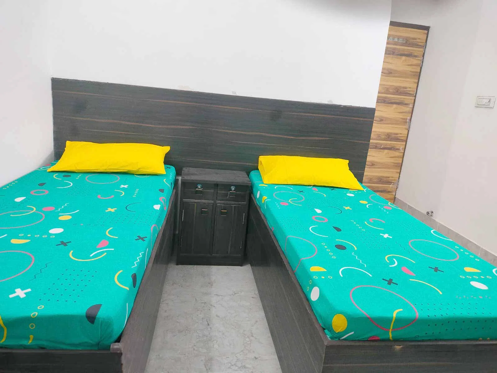 Z Express Belinda, Delhi