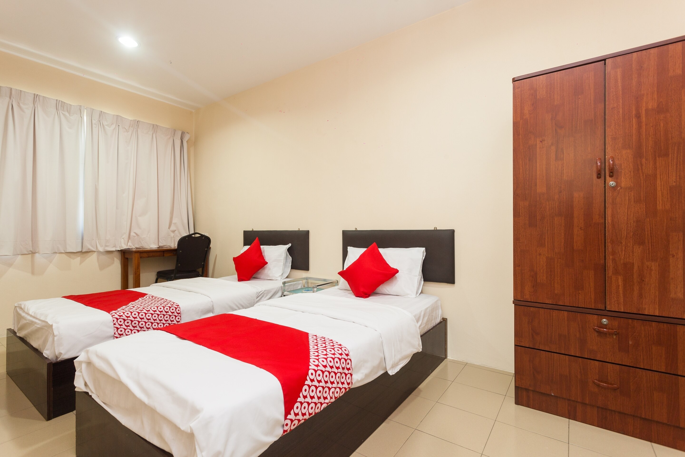 OYO 91165 Melintang Hotel - Tap to explore photos