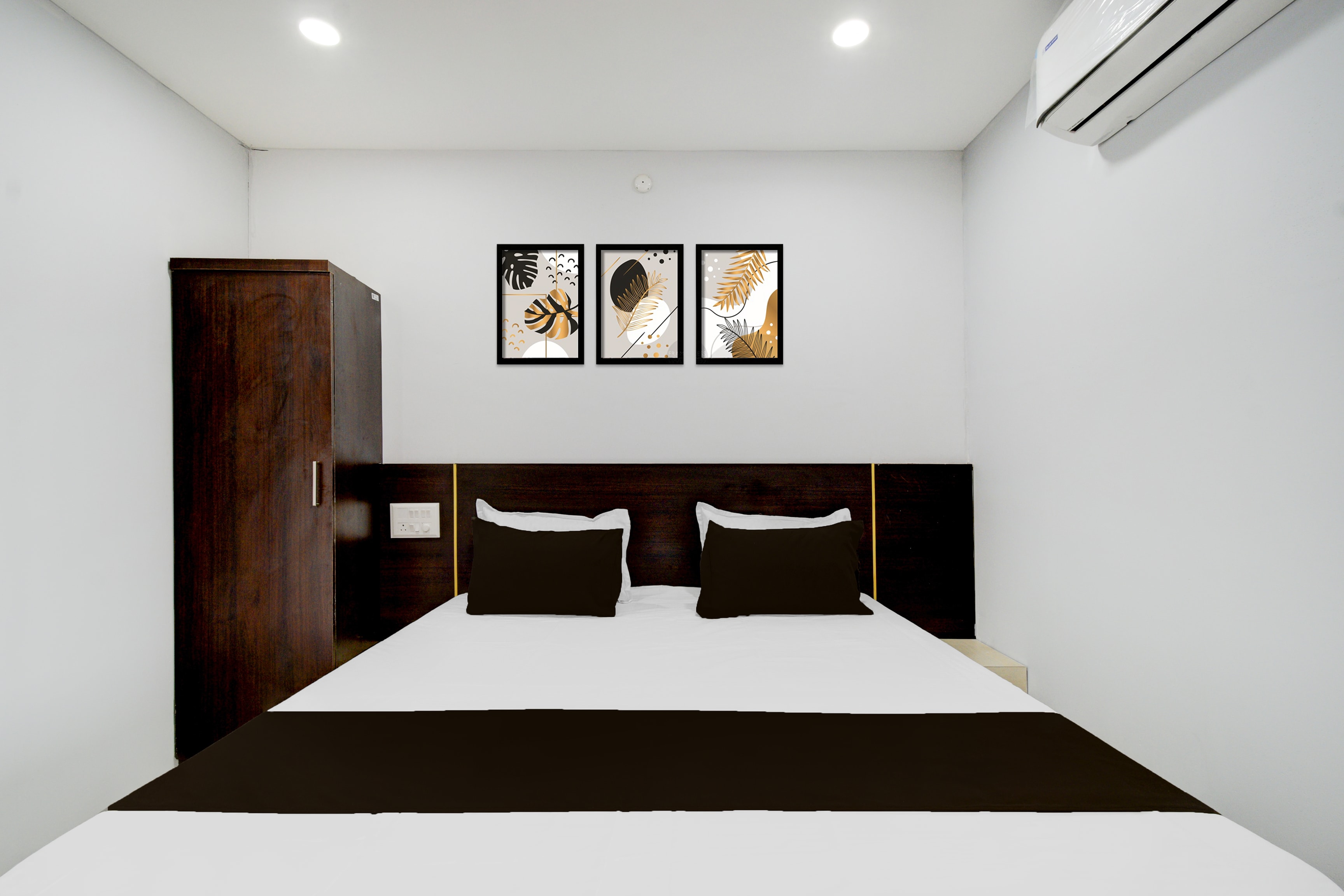Hotel O RRR Residency & luxuryrooms - Tap to explore photos