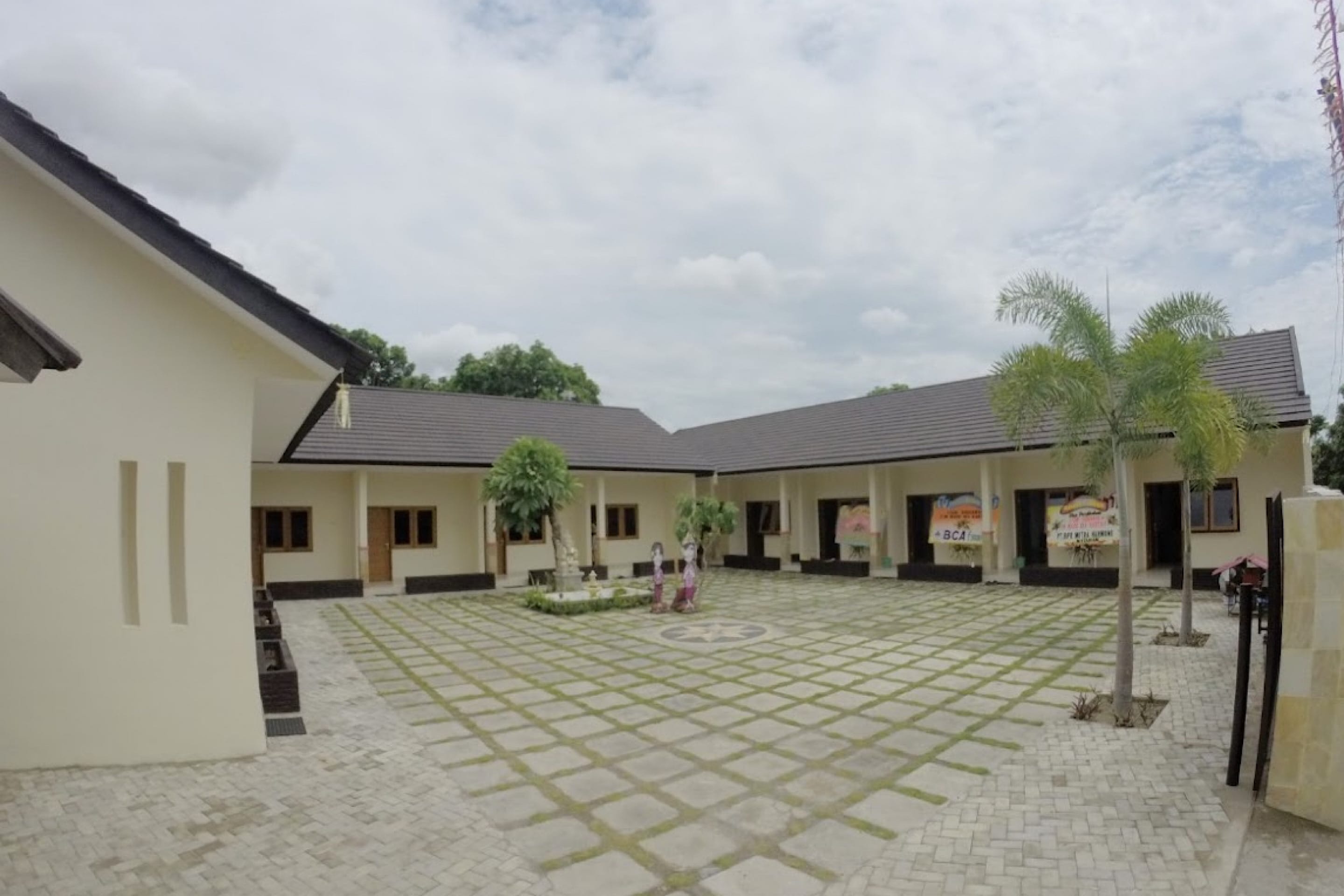OYO 93758 Lembah Sriti Homestay Near Sirkuit Motor Cross Internasional 459 Lantan - Tap to explore photos