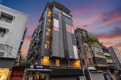 FabHotel Sayeeda International - 600m from Park Circus 7 Point, Kolkata