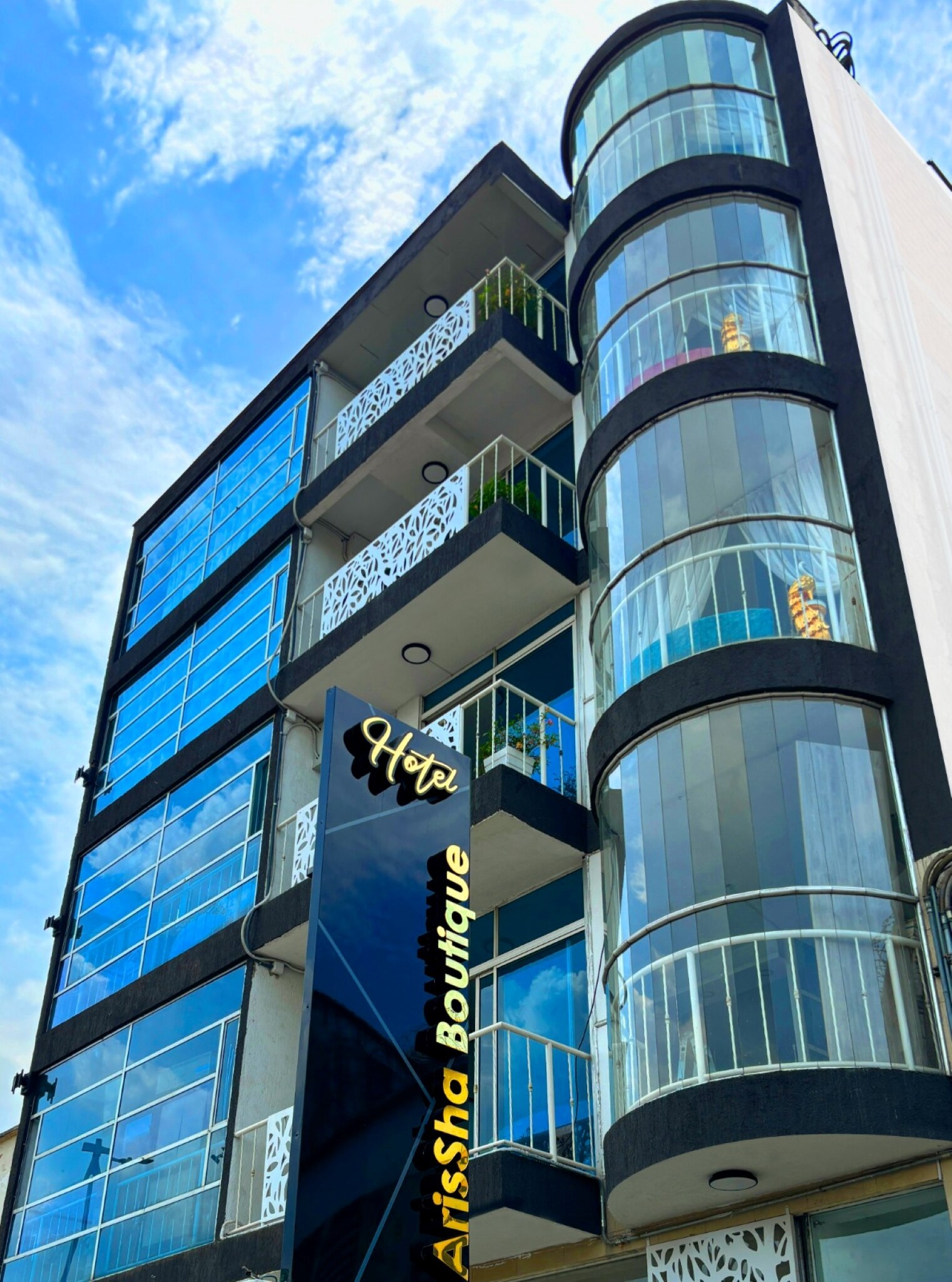 ArisSha Boutique Hotel - Tap to explore photos