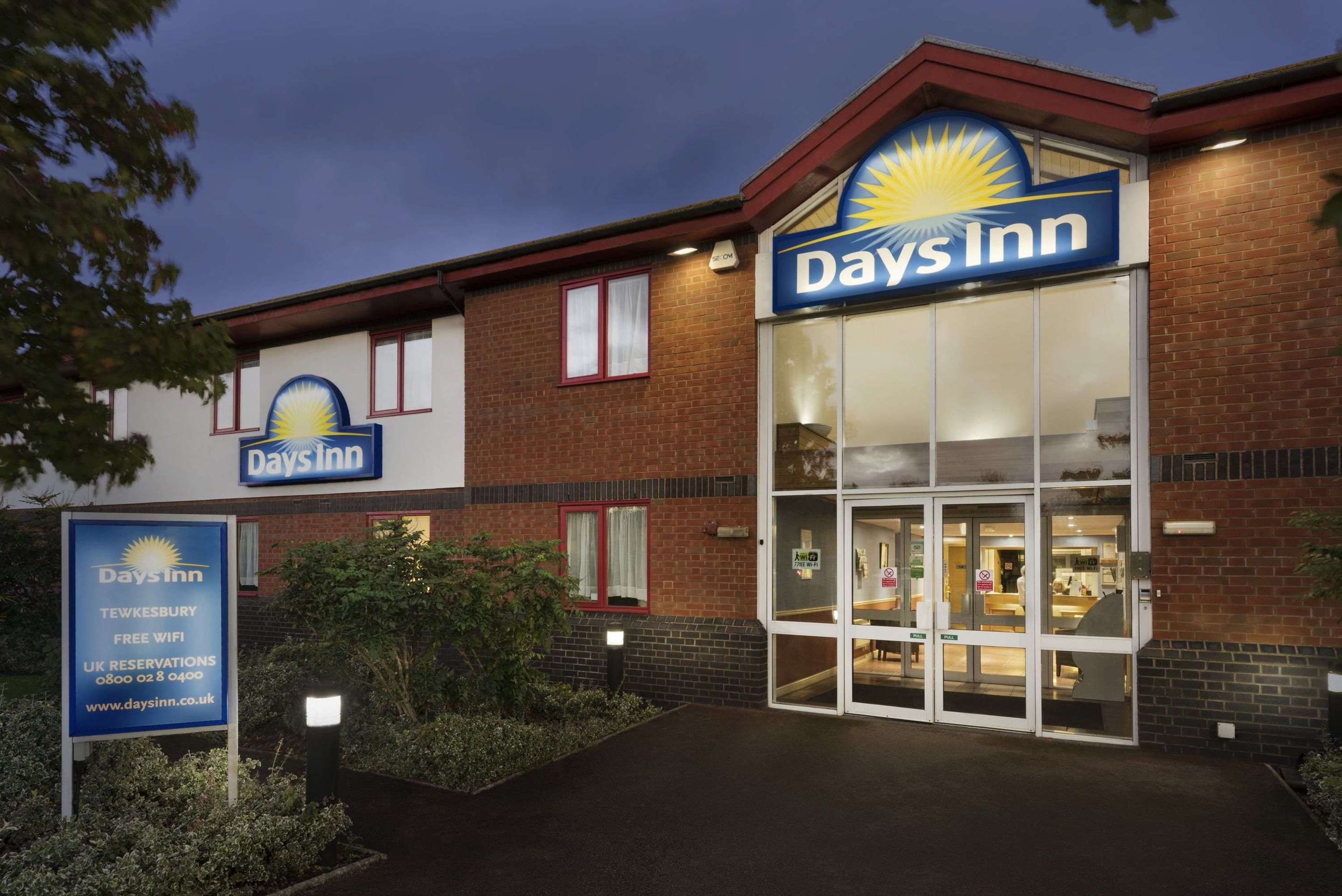 Days Inn by Wyndham Tewkesbury Strensham - Tap to explore photos