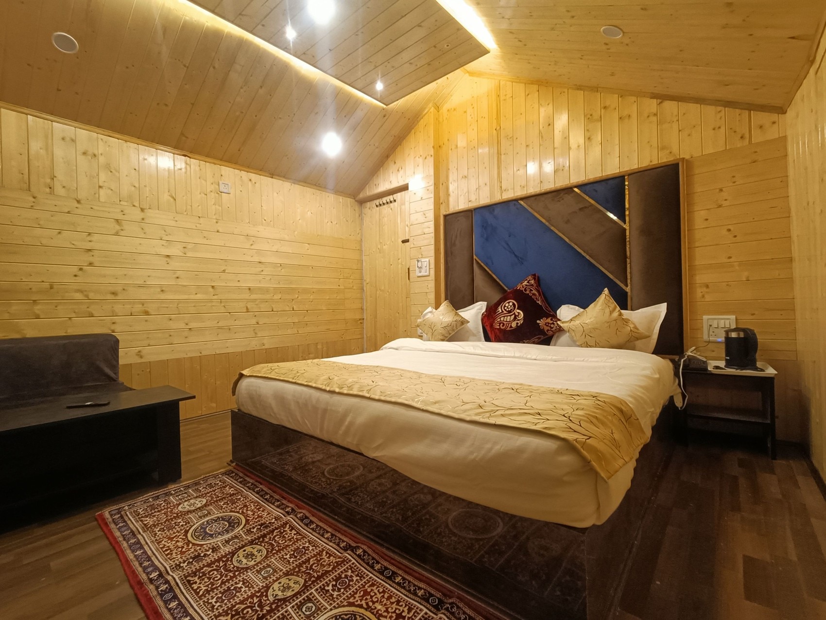 Hotel Pahalgam View - Tap to explore photos