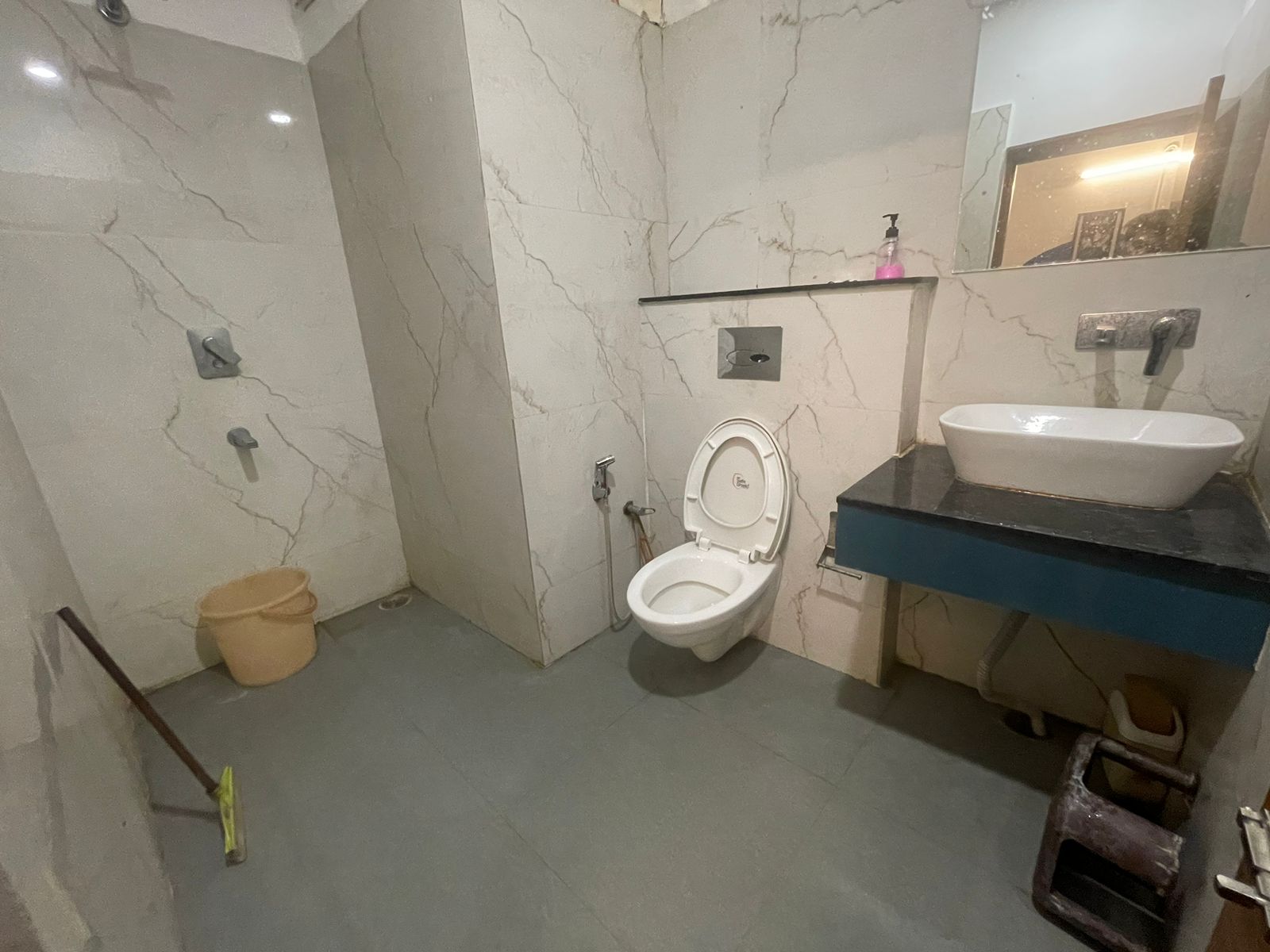 Unplan Hostel - Tap to explore photos