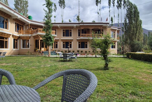 The hill crest hotel